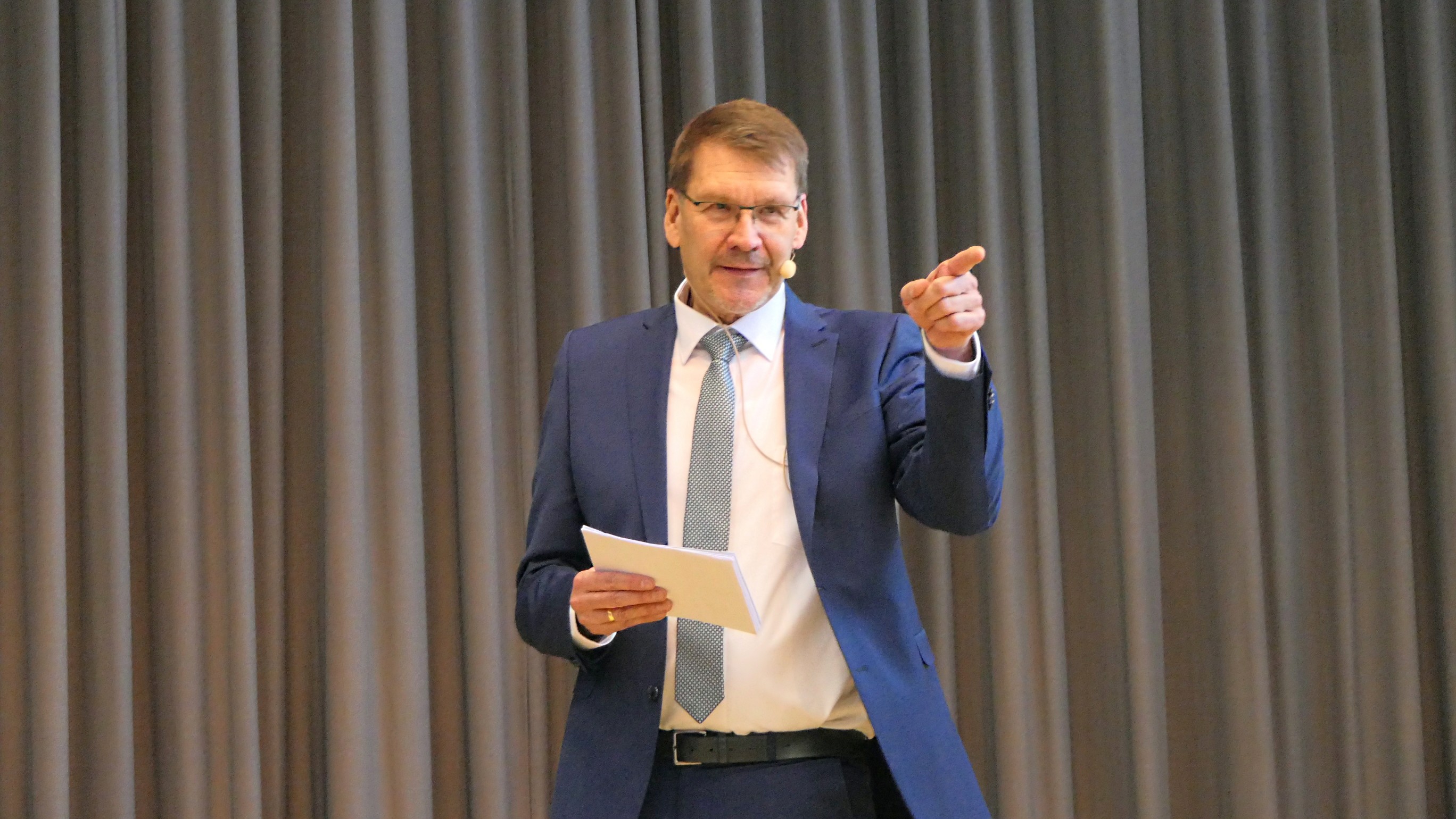 OStD Dr. Martin Braun ist seit diesem Schuljahr der neue Schulleiter am Regiomontanus-Gymnasium Haßfurt. 2025 12 08 Aktuelles Amtseinfhrung Schulleiter Martin Braun 1