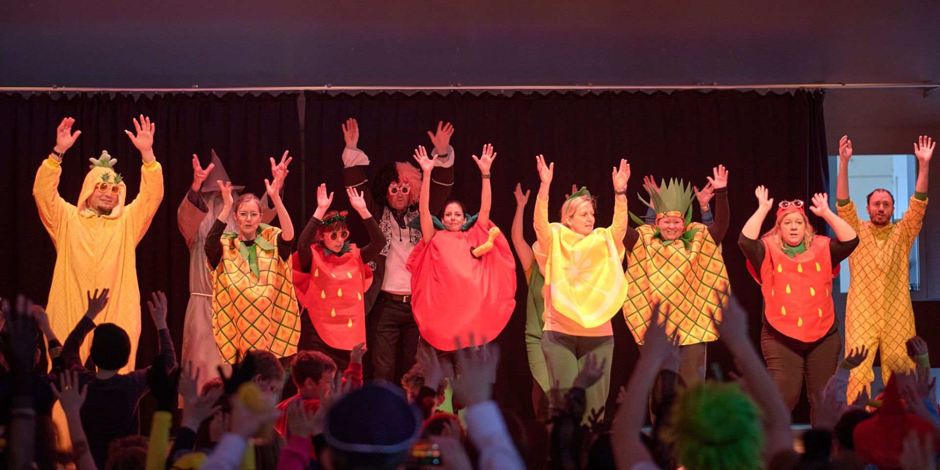 Die Lehrer-Obstsalat-Dancing-Crew