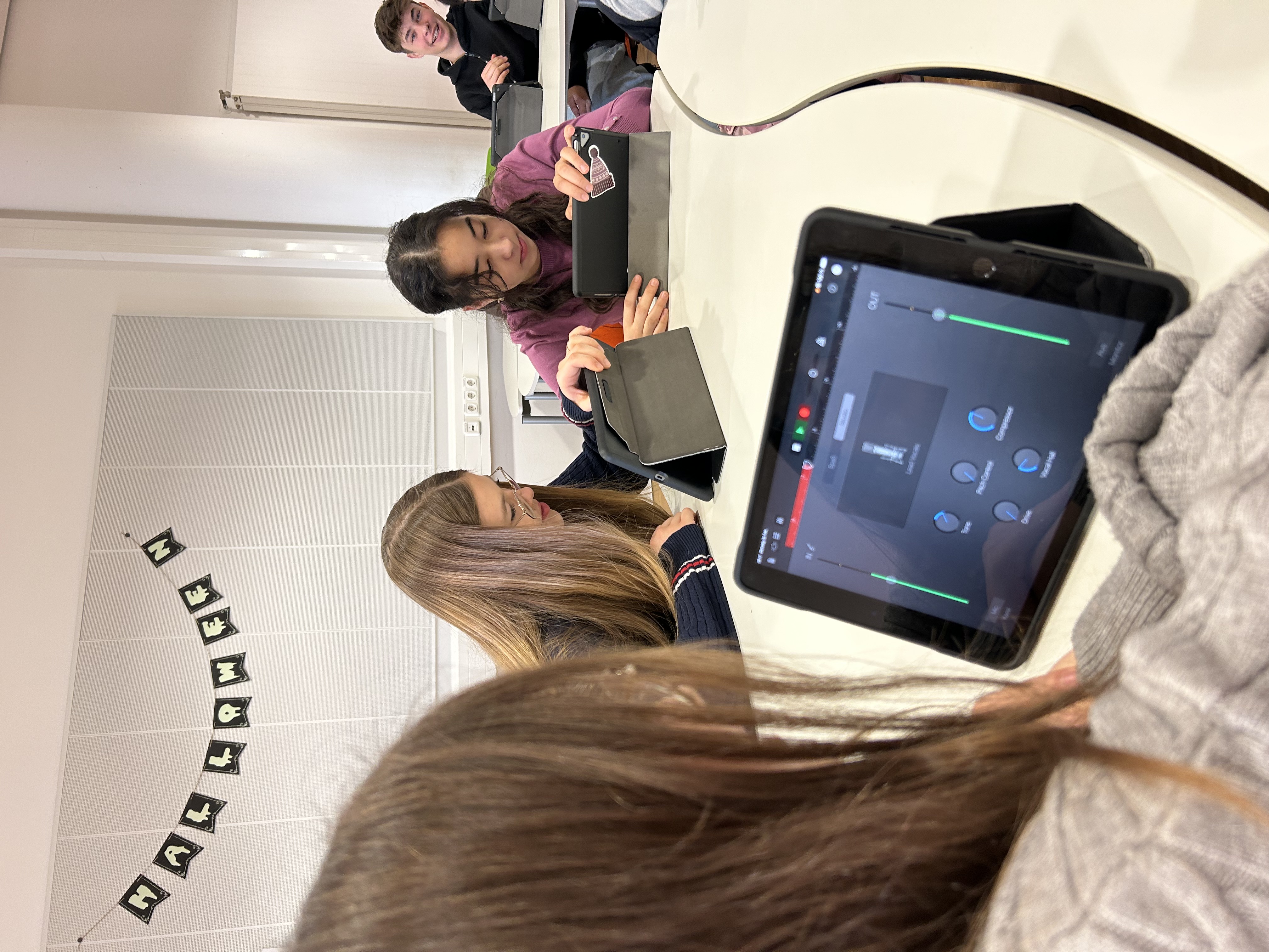 2025 02 28 InnoLab 7 Schulgeschichten 7D 7E Umgang mit dem Programm GarageBand POE