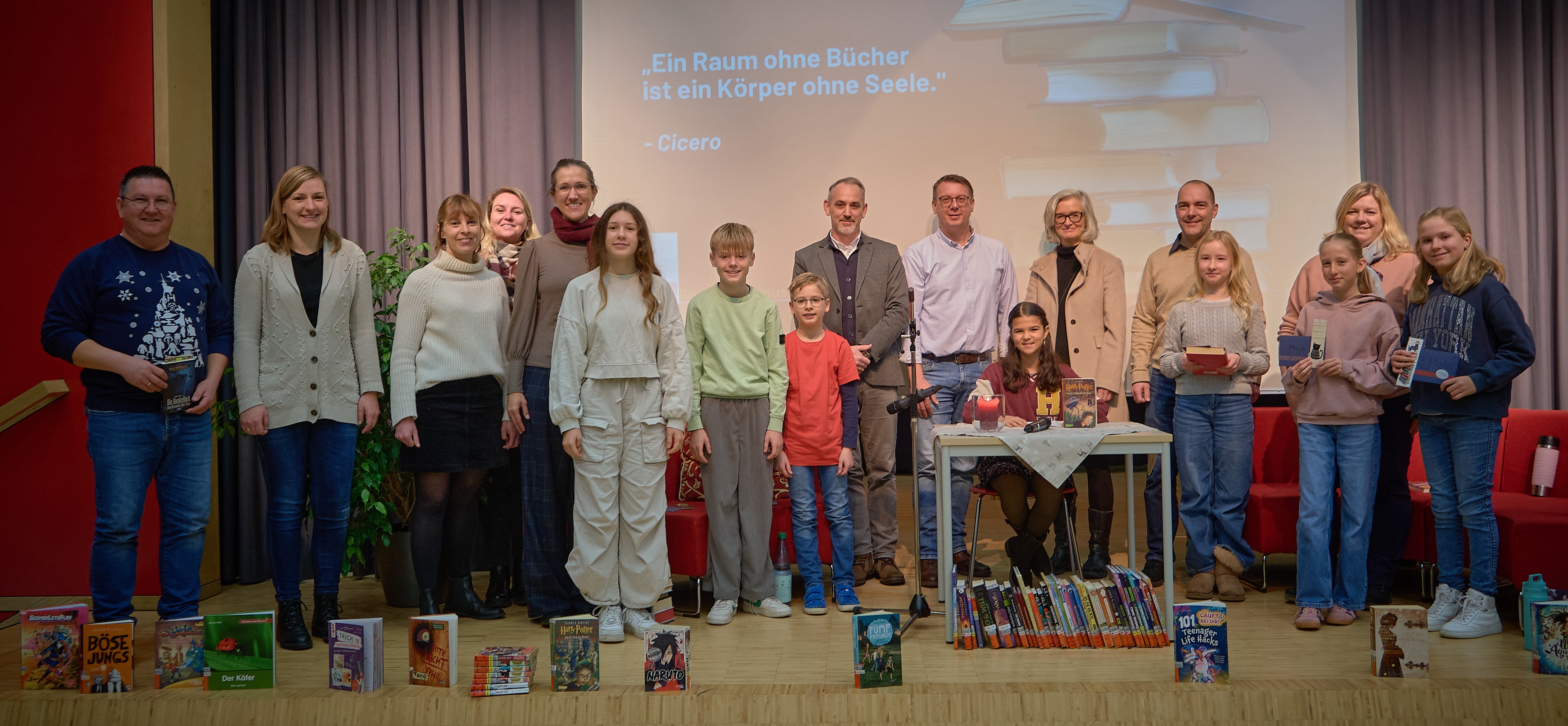 Gruppenfoto LeseWettbewerb 2024 01